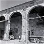 Grande barchessa e grandi carri nella campagna di Montegrotto. Aprile 1956 (Oscar Mario Zatta) 4